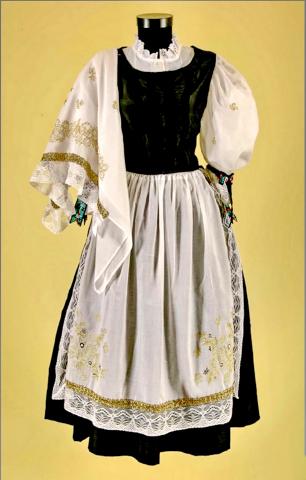 Csornai aranyhímzéses viselet